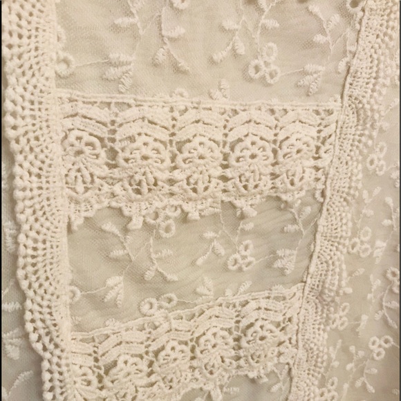 Sleeveless Blouse - Picture 4 of 9